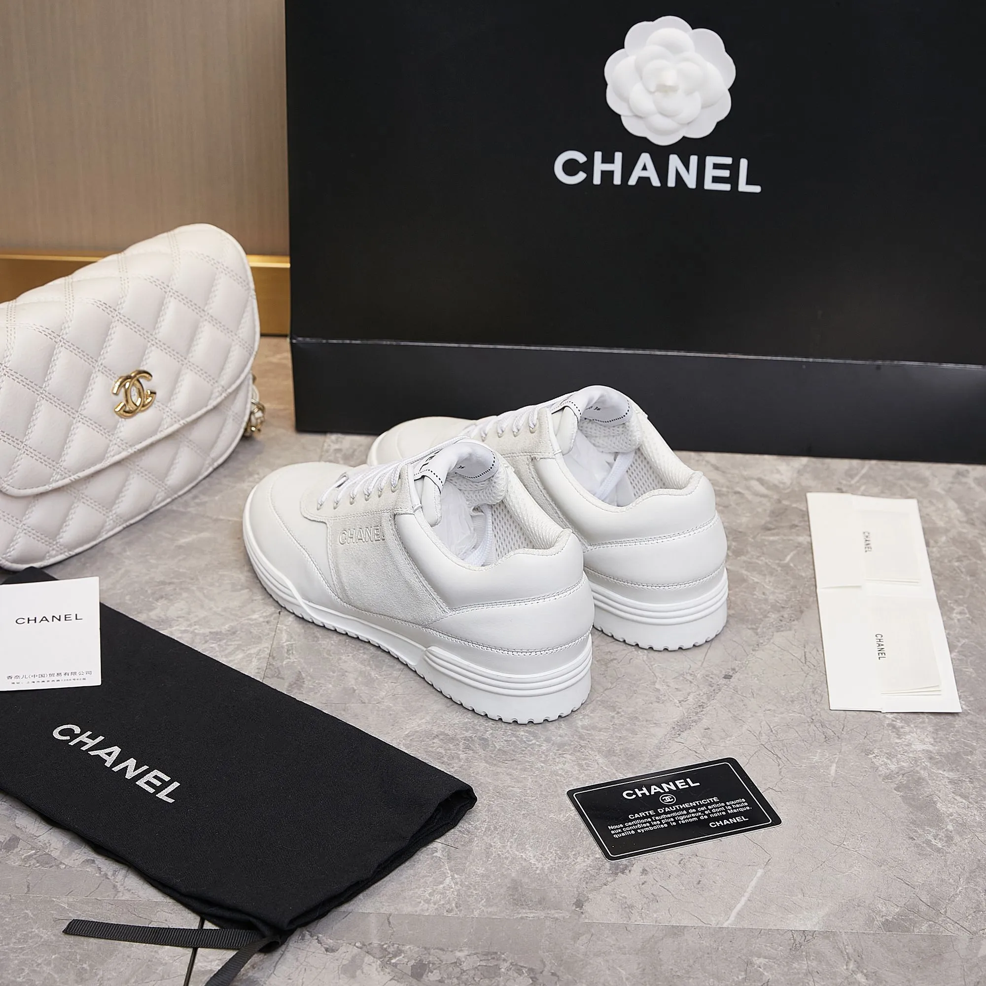 👟👟Ex-factory price 500👟👟 Chanel Chanel - 2023 counter top casual sports shoes This classic design; the upper is electro-embroidered with a variety of craftsmanship; the outsole is fashionable and sporty; it is extraordinary and incorporates a variety of color matching elements... The diversified mix and match is very beautiful and versatile, casual, fashionable, sports and outdoor can be taken into account... ꫛꫀꪝ Go➫ Material: ❶Upper is made of: Original imported cowhide ❷The inner lining is made of: original imported breathable mesh ❸Outsole is based on: original TPU combination outsole Special counter boutique packaging complete set for women 35–41